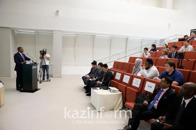 ەلوردادا 20 ەلدىڭ مامانى يسلام قارجى نارىعىن دامىتۋدى تالقىلاۋدا