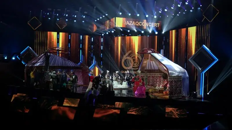 ونەر جۇلدىزدارى كوپبالالى وتباسىلارعا نوۋتبۋك پەن پلانشەت تاراتتى