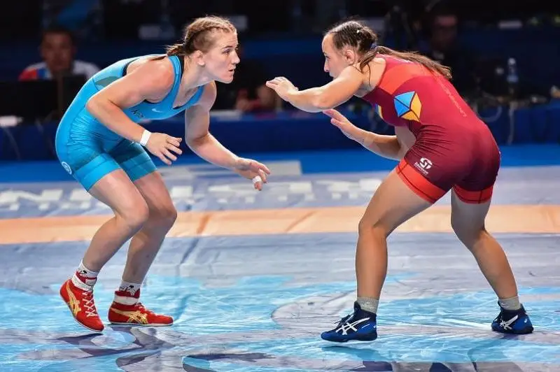 كۇرەستەن ازيا چەمپيوناتى: قازاقستاندىق بالۋان ايەلدەر العاشقى جۇلدەسىن جەڭىپ الدى