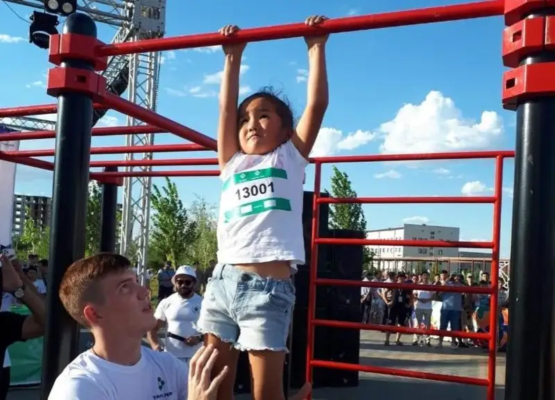 Tartyl Fest в Уральске: пятилетняя девочка подтянулась на турнике