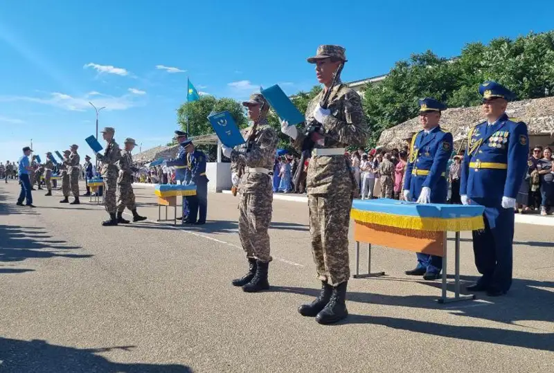 Более 1 тыс. казахстанских новобранцев приняли военную присягу