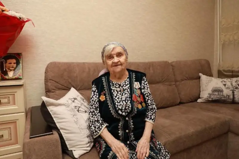 Bala kezinde kontslagerde tutqynda bolǵan 91 jastaǵy keıýana Atyraýda turady