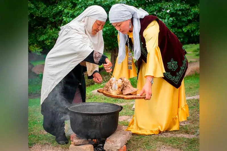 ەتنوگراف: قازاقتىڭ ۇلتتىق تاعامدارىن مەيرامحانا بيزنەسىنە بەيىمدەۋگە بولادى