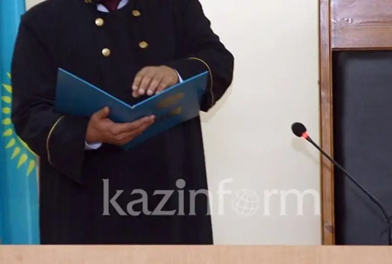 Túrkistan oblysynda muǵalimnen para alǵan mektep dırektoryna úkim shyqty