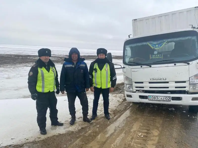 Несколько спасательных операций провели акмолинские полицейские на дорогах