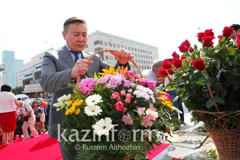 Астанада Ұлы Абайдың 172 жылдығы аталып өтті