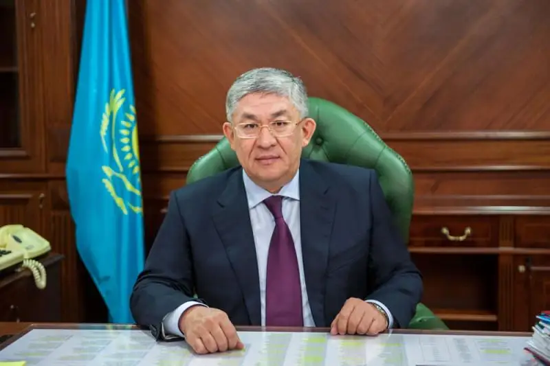 قىرىمبەك كوشەربايەۆ اباي شىعارمالارىن وقۋ ەستافەتاسىن جالعاستىردى