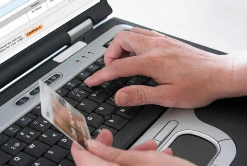 На 36 млн тенге обманул онлайн-альфонс пенсионерку из Актобе