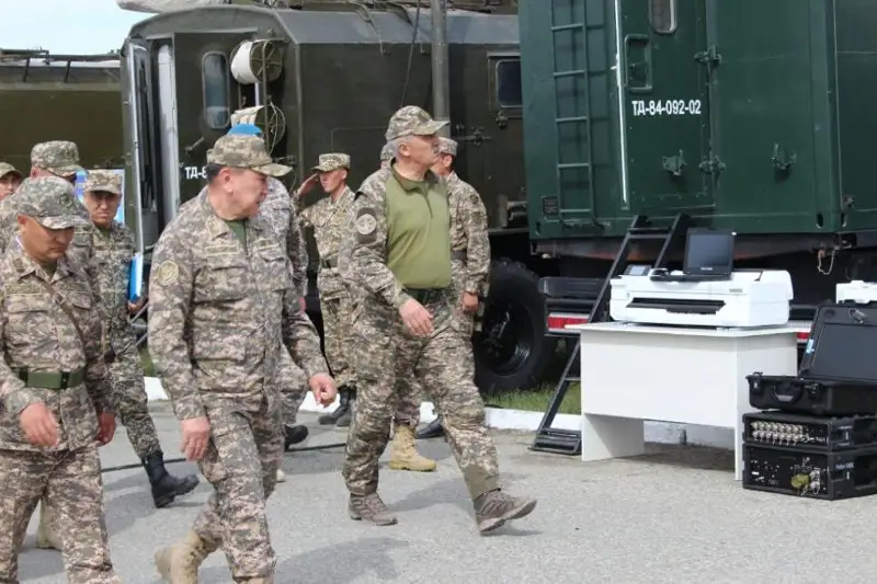 Глава Минобороны РК проинспектировал Талдыкорганский гарнизон