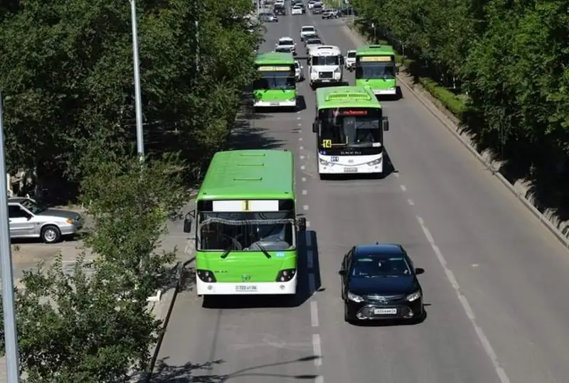 Atyraýda 5 maýsymda qoǵamdyq kólikter jolaýshylardy tegin tasymaldaıdy