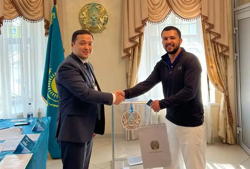 Предварительная явка казахстанцев на референдум на территории России превышает 55%