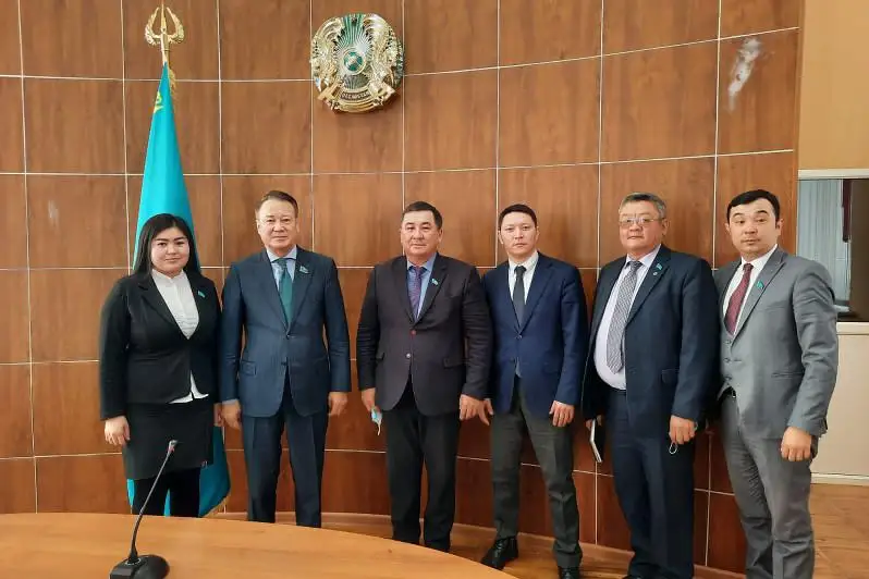 Депутат Сената проконтролирует замену изношенных линий электропередач в Каркаралинске