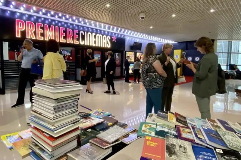 نوبەل سىيلىعىنىڭ لاۋرەاتى «گاۋھار تاستى» شۆەد تىلىندە سويلەتتى