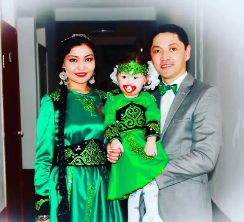 Жалаңаш қыздарды аңдып жатырмыз