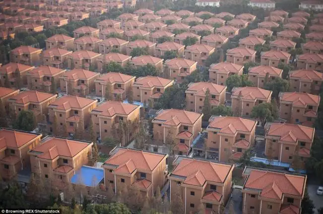 3A6913BB00000578-3942208-image-a-66_1479465248600_651x432