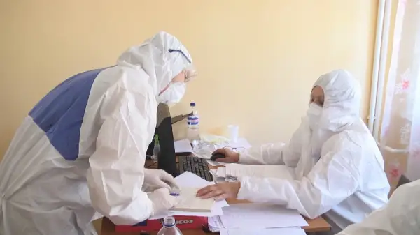 كوروناۆيرۋستان ايىعىپ شىققاندار بۇل اۋرۋعا قايتا شالدىعۋى مۇمكىن -  دارىگەر