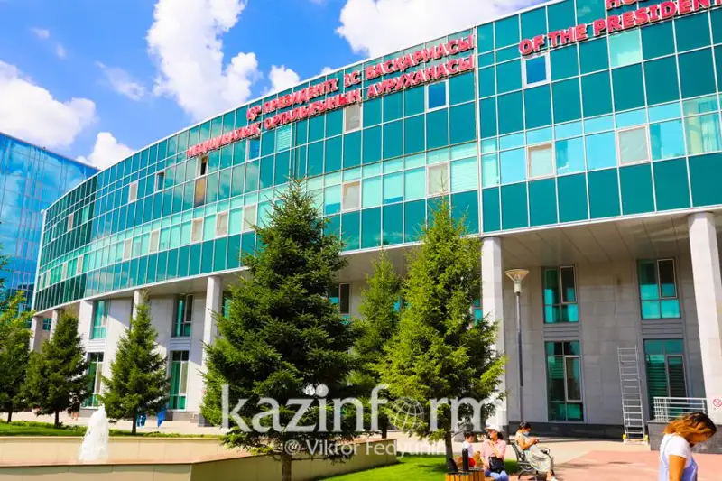 QR Prezıdentiniń Іs basqarmasy aýrýhanasynda tize protezin ornatýdyń biregeı tehnologııasy engizildi