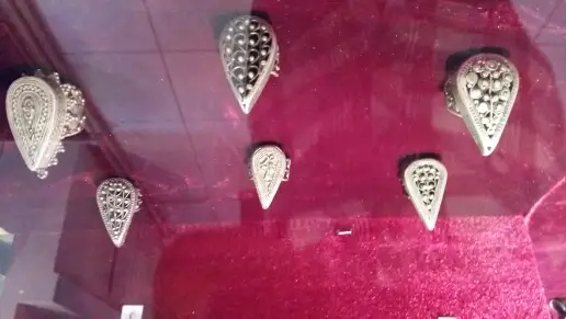 Атыраудағы музей ежелгі күміс зергерлік бұйымдардың құпиясын ашты