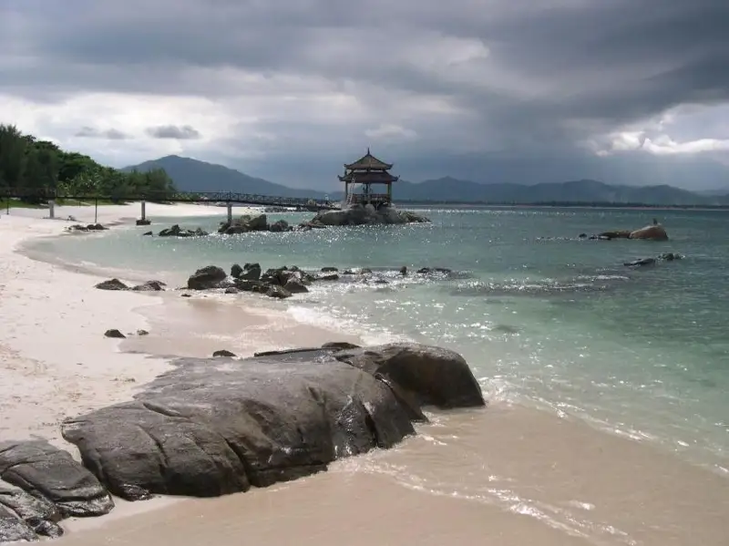 Более 16 тыс. случаев заражения COVID-19 выявлено на курорте Хайнань с начала августа