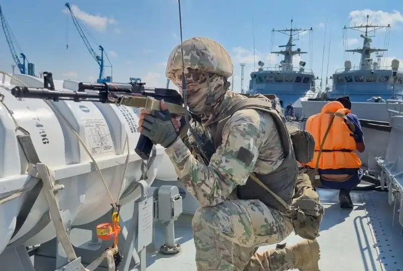 Армия Казахстана провела комплексные учения на Каспии