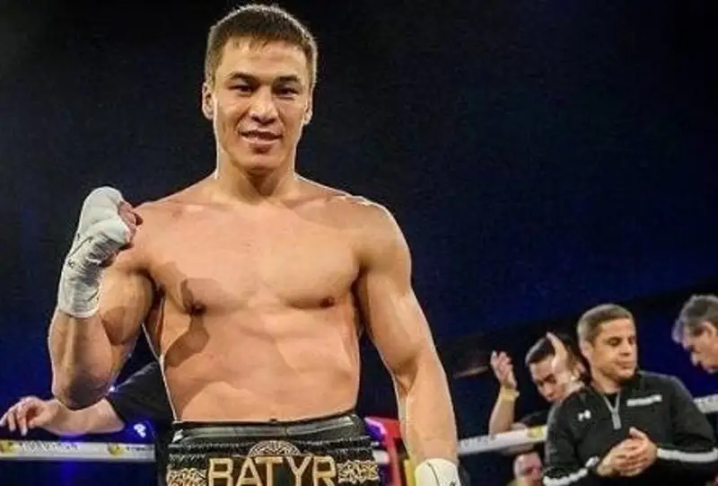 Стал известен соперник казахстанского боксера Батыра Джукембаева в бою за титул WBC