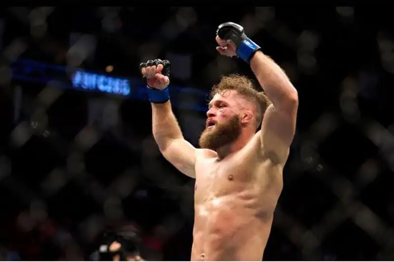 Боец из Казахстана вошел в ТОП-10 рейтинга UFC