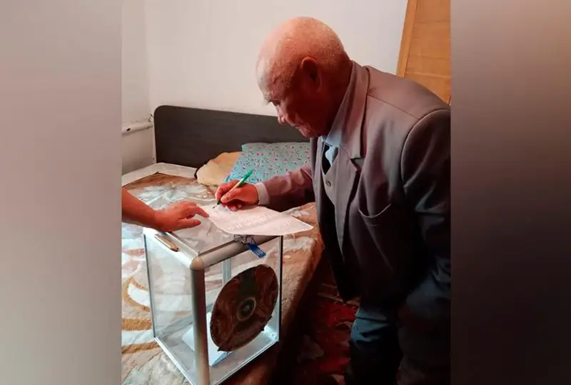 Sarqannyń 98 jastaǵy turǵyny referendýmda daýys berdi