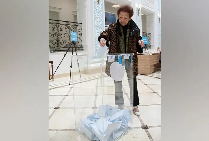 90-летняя казахстанка проголосовала на референдуме в Москве