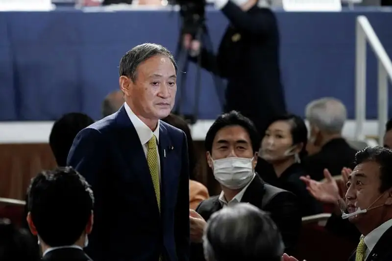 Japonııa úkimeti otstavkaǵa ketip, jańa Premer-Mınıstr saılandy