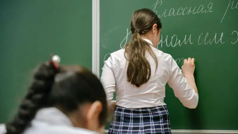قازاقستاندا وقۋشى قىزدارعا شالبار كيۋگە تىيىم سالىندى