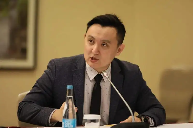 Возможно, Президент ведет партию к коллективному руководству – Газиз Абишев