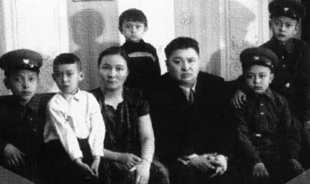 كەڭەس وداعىنىڭ باسشىسى برەجنەۆكە تەلەگرامما بەردىم - باتەس ىدىرىس قىزىنىڭ ەستەلىگى