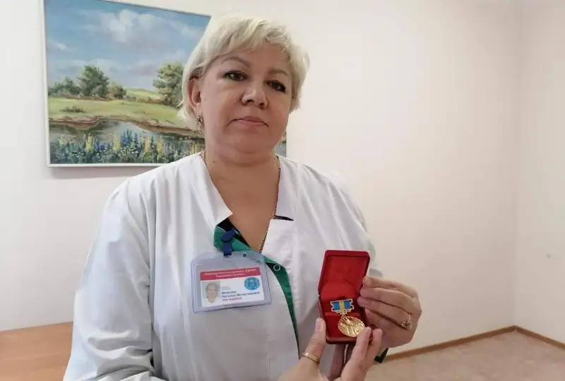 Людей научилась понимать с полуслова – медсестра из Кокшетау о 25 годах в операционной
