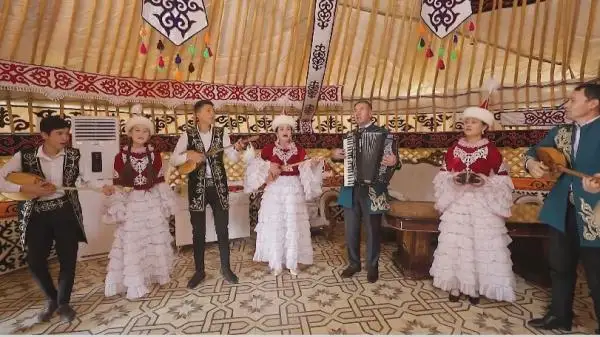 وزبەكستاندا ايتەكە بي كۇنى اتالىپ ءوتۋى مۇمكىن