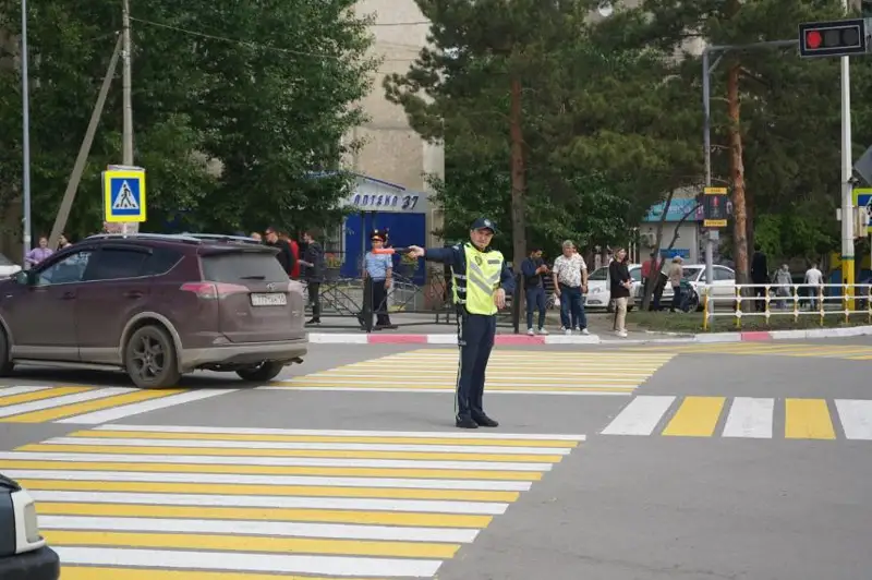 Диагональная пешеходная разметка появилась на одной из улиц Костаная