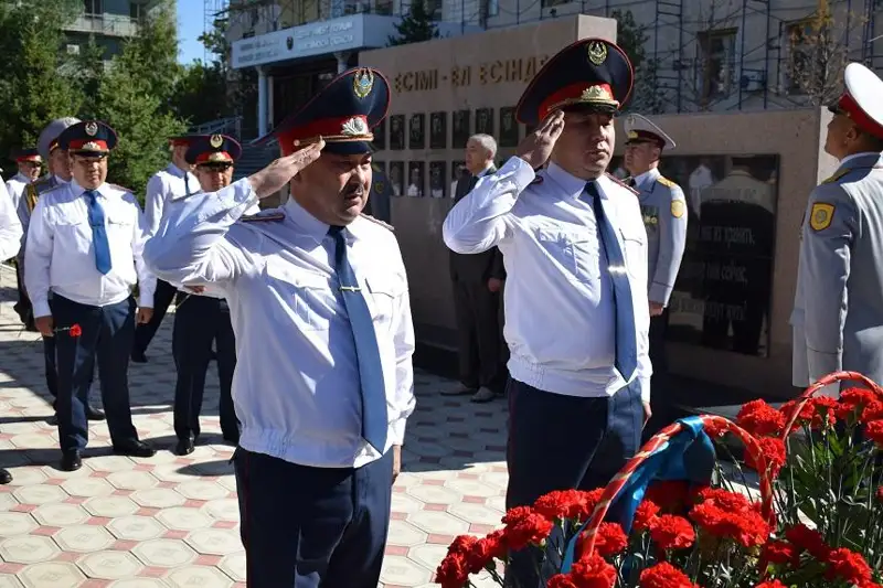 Память погибших при исполнении коллег почтили акмолинские полицейские