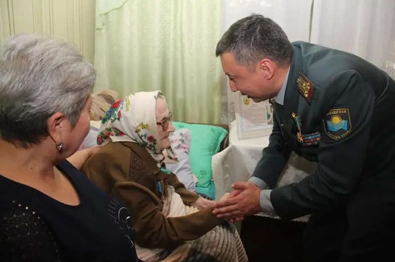 Qonaevta 102 jastaǵy soǵys ardagerine qurmet kórsetildi