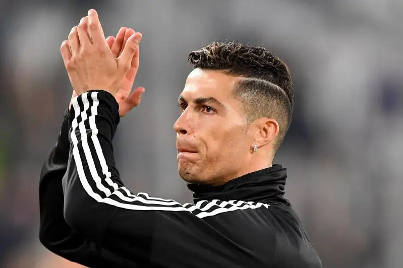 بەس دۇركىن التىن دوپ يەگەرى كاسىبي مانسابىن اياقتايتىنىن ايتتى