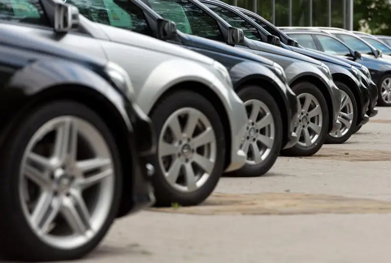 Продажи легковых автомобилей уменьшились в Европе на 20,2% за год