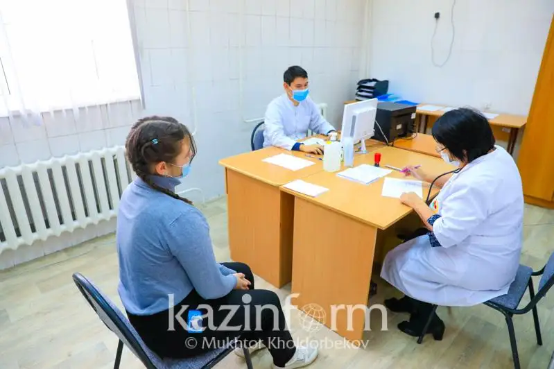 Более 76 тысяч подростков вакцинировались Pfizer в Казахстане