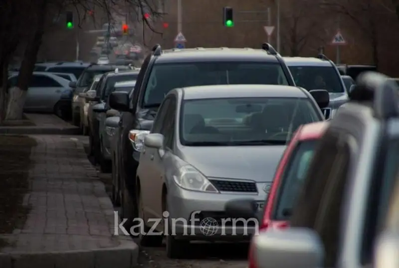 Более 100 автомобилей должников по налогам водворили на штрафстоянку в Алматы