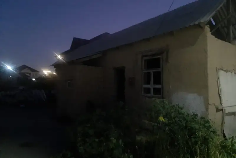 Shymkentte bir jasar sábı elektr toǵynan qaıtys boldy
