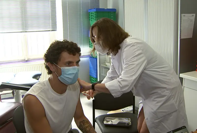 Жители Бельгии из групп риска выезжают во Францию для вакцинации от оспы обезьян