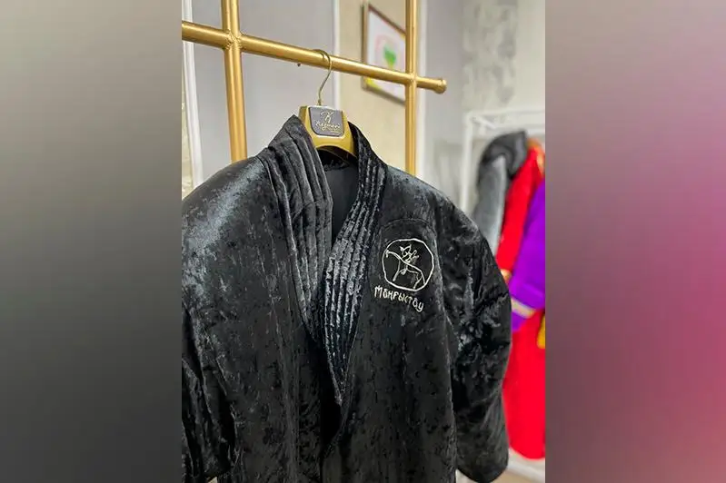 Одежда в национальном стиле швеи из Мангистау пользуется спросом за океаном