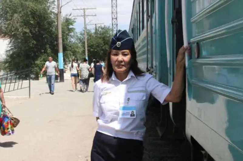 Ресейліктер нәрестені құтқарып қалған ақтаулық жолсерік туралы фильм түсіруде