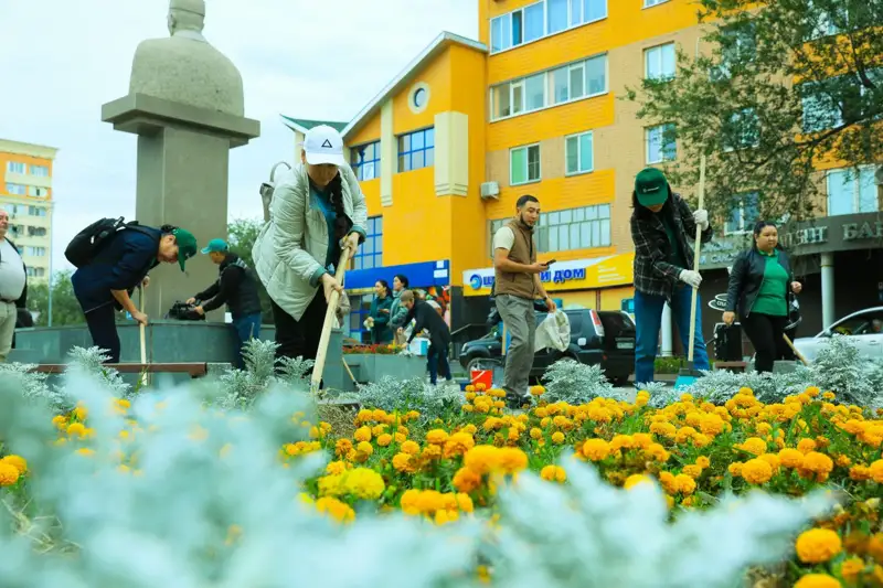 Aqtóbe qalasynda kúzgi sanıtarlyq-tazalyq jumystarynyń eki aılyq naýqany bastaldy