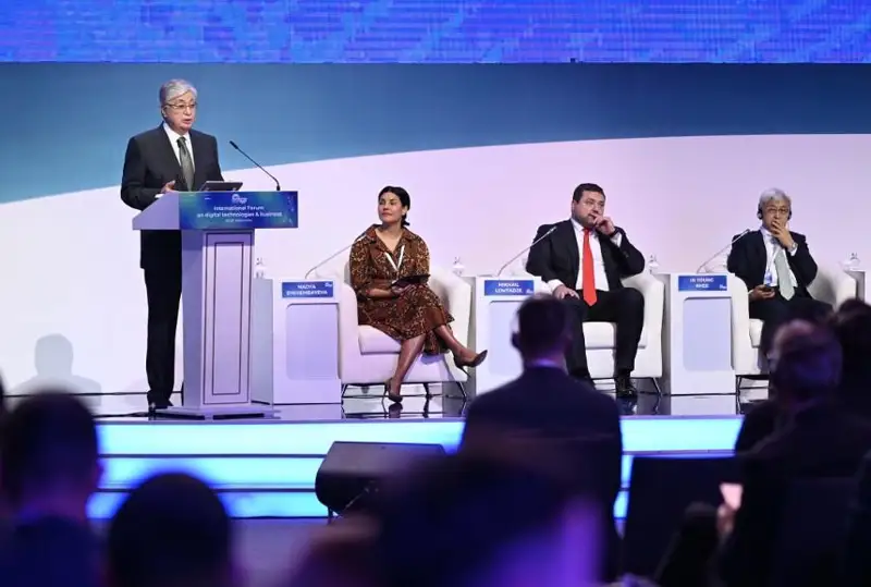 Prezıdent Úkimetke «Otbasynyń tsıfrlyq kartasyn» jyl aıaǵyna deıin iske qosýdy tapsyrdy