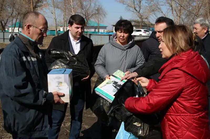 Мажилисмены встретились с жителями подтопленных регионов Казахстана