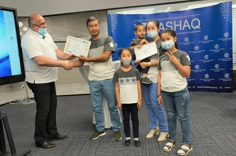 «قازاقپارات» رەداكتورى «ءبىز - باقىتتى وتباسىمىز» بايقاۋىندا جۇلدە الدى