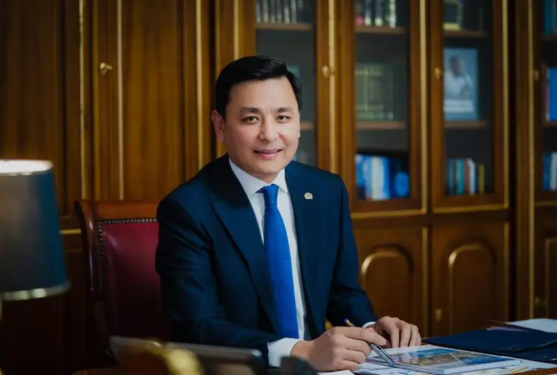 Столичных педагогов с Днем учителя поздравил аким города